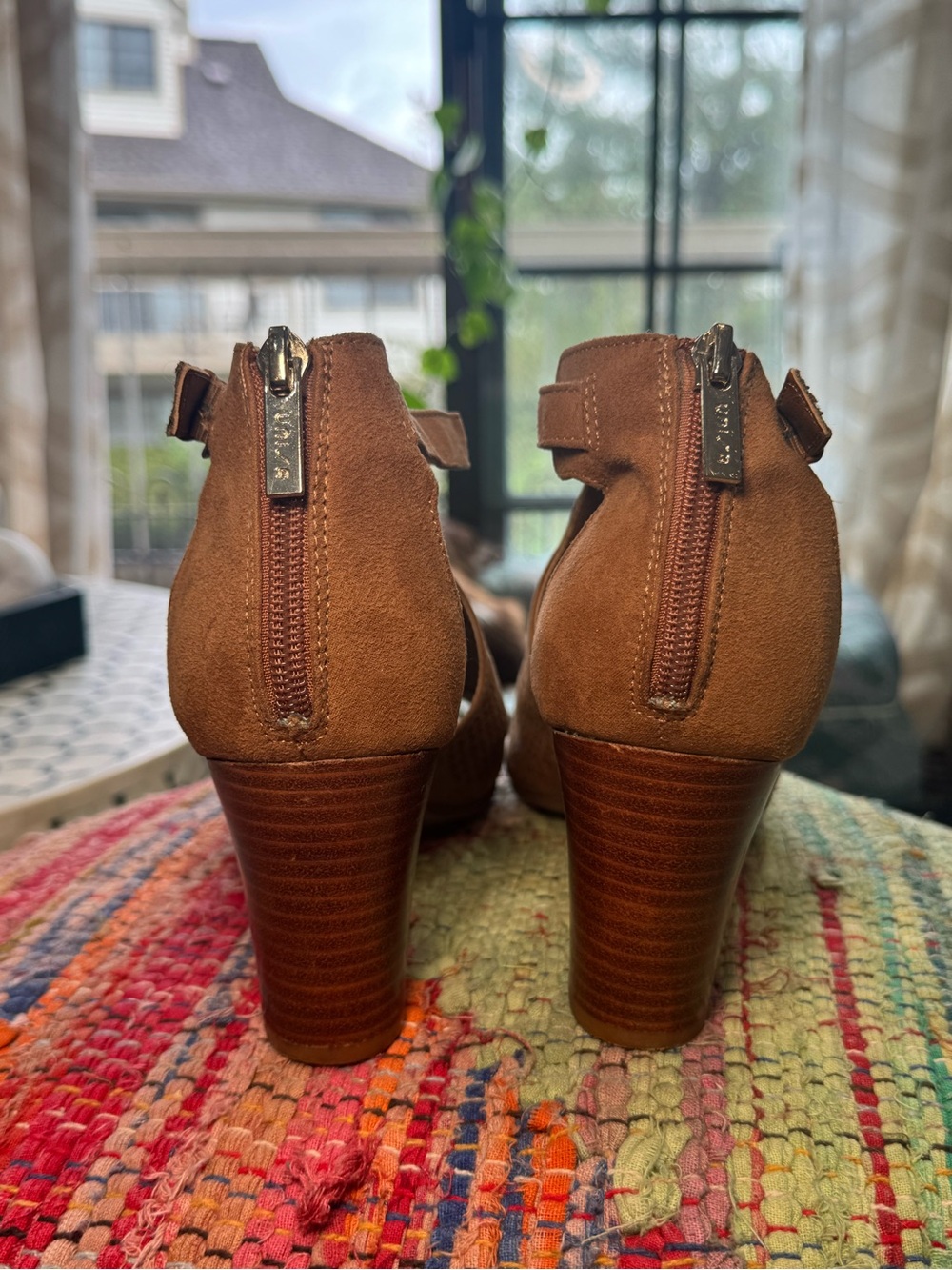 🟤🤎 Unisa Brown Perforated T-Strap Block Heel Sandals 🤎🟤 - Picture 5 of 8